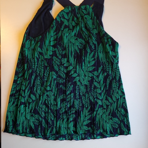 Top - Picture 2 of 2